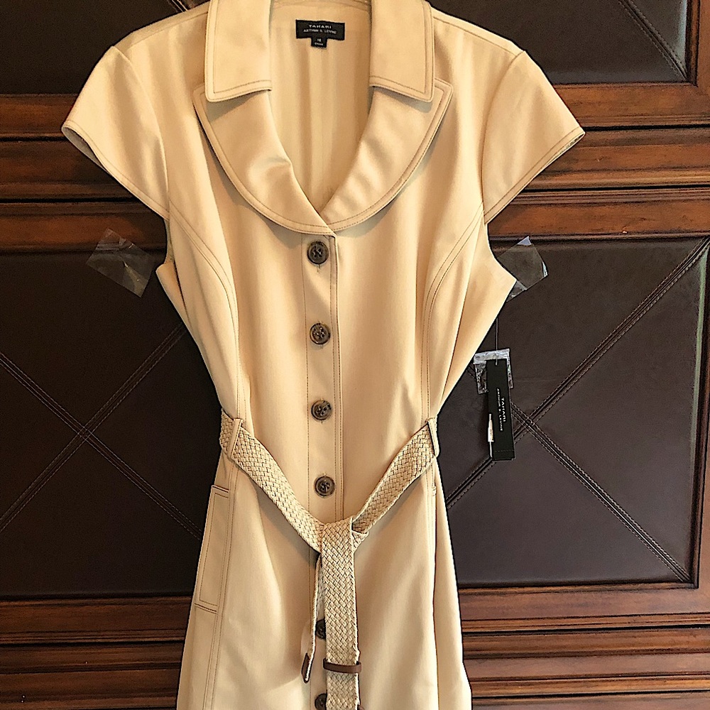 Tahari Khaki button down cap sleeve, knee length dress. Size 16. Never worn.